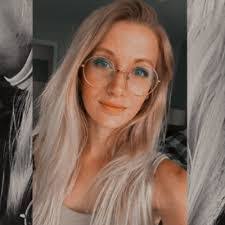 Ashley Oakes's Instagram, Twitter & Facebook