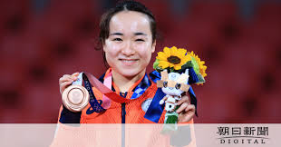 日本 伊藤 美誠 いとう みま ito mima 強いメンタルとさまざまなスピンを駆使した多彩な攻撃で急成長。18年のスウェーデンopでは中国選手を次々と撃破して優勝し、中国メディアから「大魔王」と称された。 生年月日 Eguvoqpmvb Ynm