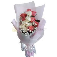 Bunga teratai merah menjadi simbol cinta, kasih sayang, nafsu, dan emosi lain yang kaitannya dengan hati. 9 Kreasi Buket Bunga Indah Untuk Kekasih