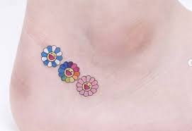 رسومات تاتو ناعمة ورقيقة على الرجل fashion brooch jewelry