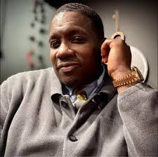 Sheila Aaron's Instagram, Twitter & Facebook