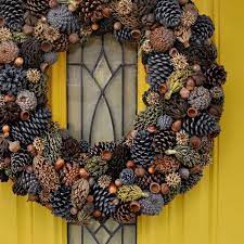 Vor allem kinder basteln gerne und erstellen damit die tollsten. How To Make A Wreath Out Of Pine Cones Google Search Bastelideen Basteln Mit Naturmaterialien Bastelarbeiten