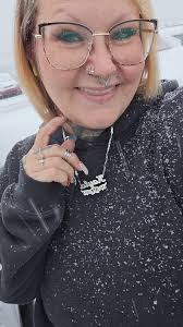 Hi all! I'm new to the group and just getting started! I love mamas and  supporting women! Trying to follow all those beautiful engaging girls! 💗💗