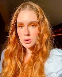Despite the similarity of their names, the actress is not related to the screenwriter benedito ruy barbosa. Gps Lifetime Ginger Marina Ruy Barbosa Se Prepara Para Lancar Label De Roupas