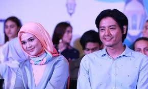 Kini, tersebar foto prewedding mereka Lakukan Prewedding Roger Danuarta Dan Cut Meyriska Segera Menikah Winnetnews Com