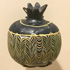 Ancient Egyptian Pomegranate Shaped Vase 12th A Brooklyn Art Critic S Notebook Life In Ancient Egypt Ancient Egypt Civilization Ancient Pottery