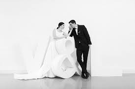 Hochzeit chanel mode braut paris. All Coco Chanel Fans Will Love This Minimalistic Black White Inspiration Pure Urbane Hochzeitsinspiration In Zeiten Von Corona Freianker Hochzeitsblog