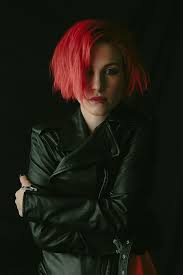 Hayley williams when paramore first burst onto the scene in 2005, the only thing that was more vibrant than their music was hayley williams' hair. Hd Wallpaper Hayley Williams Singer Women Redhead Neon Hair Short Hair Wallpaper Flare