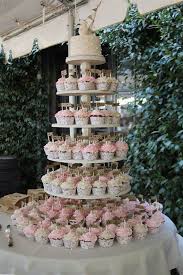 Torre De Cupcake Blanco De La Magdalena Soporte De La Cupcake Stand Wedding Wedding Cake Stands Wedding Cupcakes