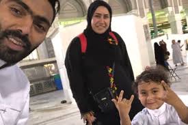 .الإماراتي، حسين الشحات، للاعبي الترجي التونسي، في مباراة الفريقين ضمن ربع نهائي كأس قام الشحات بحركة استفزازية للاعبي الترجي إذ أشار لهم إلى الرقم 3 بأصابعه. Ø­Ø³ÙŠÙ† Ø§Ù„Ø´Ø­Ø§Øª ÙÙ‰ Ø§Ù„Ø¹Ù…Ø±Ø© Ø¨Ø¹Ø¯ Ø£ÙˆÙ„ Ù‡Ø¯Ù Ø£ÙØ±ÙŠÙ‚Ù‰ Ù…Ø¹ Ø§Ù„Ø£Ù‡Ù„Ù‰ Ø³ÙˆØ¨Ø± ÙƒÙˆØ±Ø©