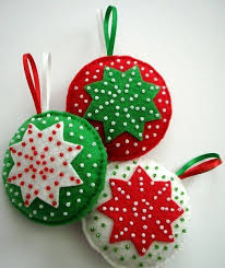 40 Crafts Of Felt On The Christmas And New Year Felt Christmas Ornaments Felt Crafts Christmas Christmas Ornaments