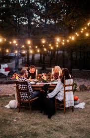 Wundervolle Friendsgiving Feier Am Lagerfeuer Ein Traumhafter Herbstabend Mit Freunden Jubeltage Gartenfest Feier Jubel