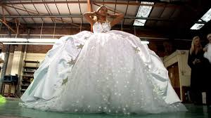Norms Modern Gypsies From Irish Decent Have Elaborate Wedding Dresses And Clothing For S Ungewohnliche Brautkleider Brautkleider Grosse Grossen Zigeunerhochzeit