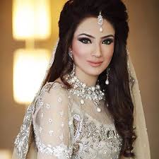 alyzehgabol looking super beautiful in @shizahassanofficial Makeup by  #Madeeha Photo: @stylestrippedpk