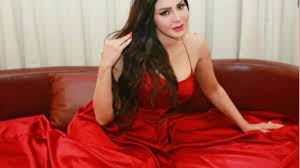 هي ممثلة مصرية، ولدت في القاهرة، كما تخرجت من كلية السياحة والفنادق. Ù…Ù†Ø© ÙØ¶Ø§Ù„ÙŠ ØªØªØ¬Ù†Ø¨ Ø´ÙŠÙ…Ø§ Ø§Ù„Ø­Ø§Ø¬ ÙÙŠ Ø³ÙƒÙ† Ø§Ù„Ø¨Ù†Ø§Øª Ø¨Ø³Ø¨Ø¨ Ø£Ø²Ù…Ø© Ø§Ù„ÙÙŠØ¯ÙŠÙˆÙ‡Ø§Øª Ø§Ù„Ø¬Ù…Ø§Ù„ Ù†Øª
