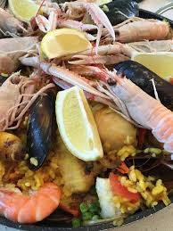La Paella De La Playa La Boite De Chocolats En 2020 Plat Avec Du Riz Paella Recette Recette En Famille