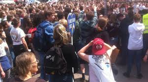 Der neue schriftzug macht unsere stadt zum buntesten hamburg aller zeiten und soll alle bürger*innen und vor allem die. Fridays For Future Am 24 05 2019 In Hamburg Eine Bildersammlung Attac Hamburg