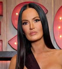 Describe Lisa Barlow in one word?