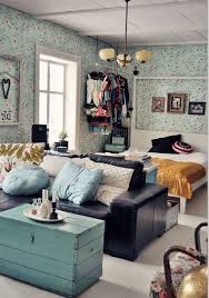 Very Different Love It Wallpaper Has To Go And Those Clothes But I Like The Setup Apartment Inspiration Apartment Design Apartment Decor
