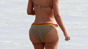 We know for sure that when kim kardashian shows off figure and platinum blonde hair, she draws attention and may be wanting this newfound attention to verify divorce was the right decision for the both of them. Kim Kardashian Das Sagt Ein Schonheits Arzt Zu Den Unretuschierten Fotos Stern De