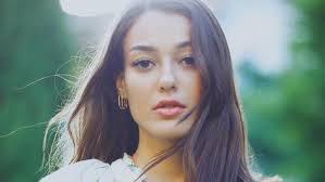 She was born in sivas. Yilin Marka Yuzu Dilan Cicek Deniz Televizyon Haberleri
