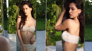 Disha Patani Poses in Front of a Mirror As She Flaunts Her Sexy Curves in  Bikini (View Pics) | 👗 LatestLY
