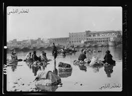 العراق بلاد ما بين النهرين صورة نادرة بجودة عالية وحجم كبير ومشهد من الموصل على نهر دجلة قرب السوق ويظهر اشخاص على الشاطئ ي Baghdad Old Photos Half The Sky