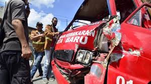 Check spelling or type a new query. Jalan Ngebut Mobil Pemadam Kebakaran Tabrakan Beruntun Di Pontianak Suara Kalbar