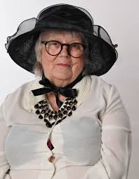 So I shoot primarily equine portraits, and I just swapped to the z6,  unfortunately I do not have my 85mm currently, and I have been doing it  with my 50mm with the