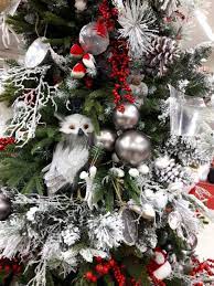 Arbre De Noel 2018 Fourrure Blanche Rouge Et Gris Mat Realisation Manon Boisvert Pour Laferte Drummondville Sapin Decoration Noel Decoration Noel