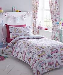 Nella scelta di un prodotto come copripiumino matrimoniale il design può muovere l'ago della bilancia nella scelta di un consumatore. Kidz Club Reversibile Design Glamping Caravan Set Copripiumino Matrimoniale E 2 Federa Set Di Biancheria Da Letto Per Bambina Bianco King