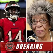 Chris Godwin Stands Up for Elderly Woman at Bank