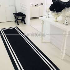 Kırmızı koltuklara ne renk halı seçmeli? Siyah Beyaz Cerceveli Modern Hali Halistores Com