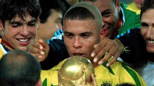 C ronaldo coupe de cheveux. Ronaldo Devoile Le Secret Cache Derriere Son Horrible Coupe De Cheveux Et S Excuse Aupres Des Mamans