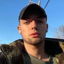 Adam Handelman's Instagram, Twitter & Facebook