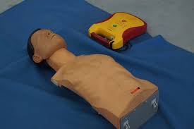 Een volwassen reanimatiepop is een uitstekende partner voor het onder de knie krijgen van ehbo. Gratis Reanimatieles Van Rode Kruis Walcheren In Middelburg Walcheren Pzc Nl