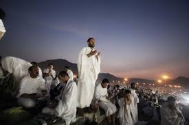فضل يوم عرفة يستحب الإكثار من الأعمال الصالحة في هذا اليوم مثل صلاة النوافل والإكثار من الذكر، وقال رسول الله صلي الله عليه وسلم (ما مِن أيام العمل الصالح فيهن أحبُّ إلى. 9jjiqka9geovtm
