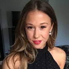 Shelly Luehring's Instagram, Twitter & Facebook