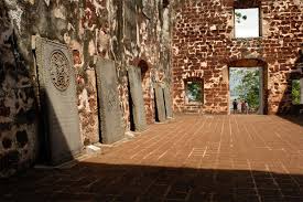 In 1641, the dutch landed in melaka and took over the state from the hand of the portuguese. A Famosa St Paul Hill Holiday Inn Melaka