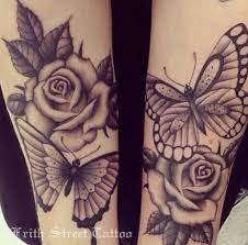 Pin By Veronica Camargo On Tatouages Rose And Butterfly Tattoo Butterfly Rose Tattoo Butterfly Tattoo