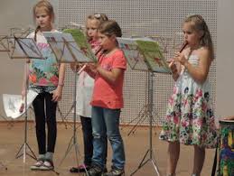Alina wilhelm unterstützt uns bei der planung und organisation von veranstaltungen sowie bei der redaktionellen arbeit. Landesmusikschule Otztal 19 06 2015 Klassenabend Gitarre Blockflote