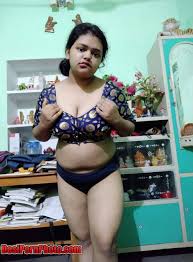 Chubby Hot Indian mom showing huge tits and fingering choot - Indian mom