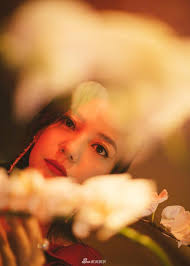 Vừa bị chê tăng cân, béo phì, Triệu Vy tung loạt ảnh mới khác một trời một  vực