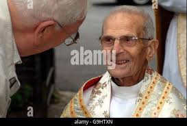 L'église d'angleterre prêtre le plus ancien et le plus ancien Banque de  photographies et d'images à haute résolution