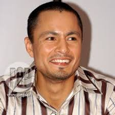 Derek Ramsey will celebrate Christmas with his family