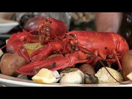 The traditional clambake—building a fire, heating stones, laying in seaweed, layering shellfish with potatoes, sausages, and corn, and topping the whole thing with more seaweed to let it bake—is a great new england tradition but a heck of a lot of work. New England Style Clambake On The Weber Youtube
