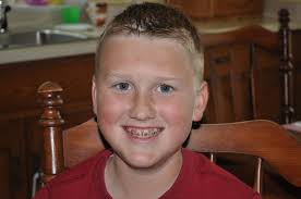 A picture of Shai Gilgeous-Alexander and a couple of his sons.