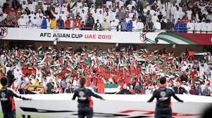 يمكن أيضا رؤية رواسب الدهون في العين، في شكل هالة رمادية حول الجزء الخارجية من القزحية، الجزء الملون من العين. ÙƒØ£Ø³ Ø¢Ø³ÙŠØ§ 2019 ØªÙŠÙÙˆ Ø¬Ù…Ù‡ÙˆØ± Ø§Ù„Ø¥Ù…Ø§Ø±Ø§Øª Ø±Ø³Ø§Ù„Ø© Ù„Ù„Ø§Ø¹Ø¨ÙŠÙ† Ù‚Ø¨Ù„ Ù…ÙˆØ§Ø¬Ù‡Ø© Ù‚Ø·Ø± Goal Com