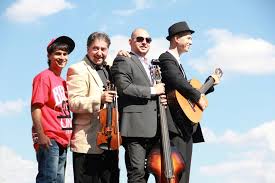 Přesně na to odpoví radek banga v minisérii, kde postupně představí celkem 12 důvodů, proč je maschine studio vhodný nejen pro dje nebo do studia, ale i pro hraní s živou kapelou. Gipsy Cz Portrait