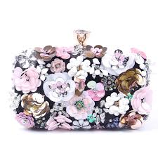 Está con nosotros desde la prehistoria y la prueba se encuentra en petroglifos donde aparecen representadas figuras femeninas con una prenda colgada del brazo. Equipaje Carteras De Mano Y Clutches Jywmsc Bolso De Boda Flor Bolsos Clutch Fiesta Bolsos Pequenos Bolsos De Mano